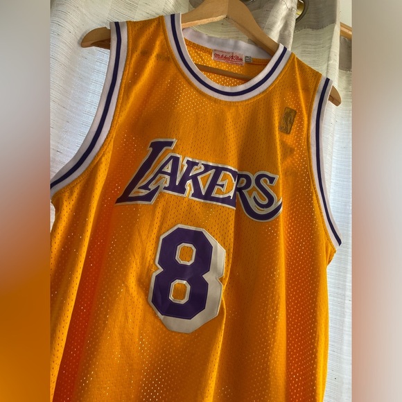 LA Lakers Kobe Bryant Mitchell Ness 1996-97 Jersey NBA Yellow Gold Home Memorial - Picture 6 of 11